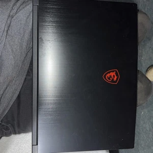 MSI GF75 Thin 10SCSXR MS-17F3 17.3" i5-10th 2.5ghz 8gb RAM 512gb SSD Geforce GTX - Afbeelding 1 van 6