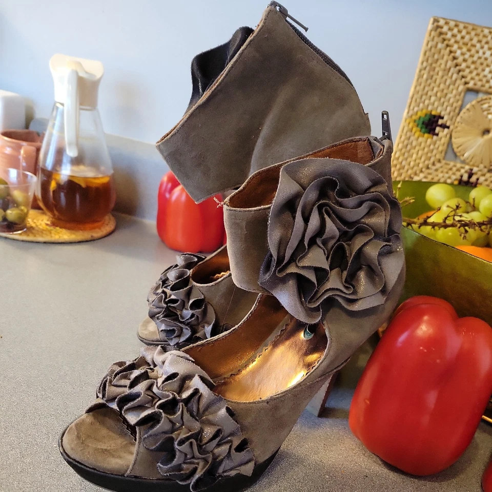 LICENCIA POÉTICA Licencia Londres Tacones Zapatos de tacón Stiletto EE. UU. 8 Gris Gamuza Floral Alto Foto 1 de 4