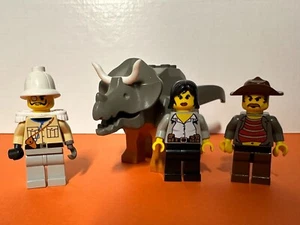 LEGO Adventurers Minifigures 5955-1  All Terrain Trapper  Dino Island 2000 - Picture 1 of 6