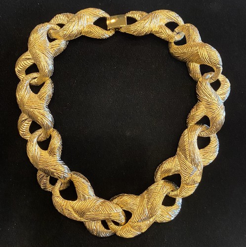 VINTAGE GIVENCHY CHUNKY INTERLINKED TEXTURED COLLAR NECKLACE