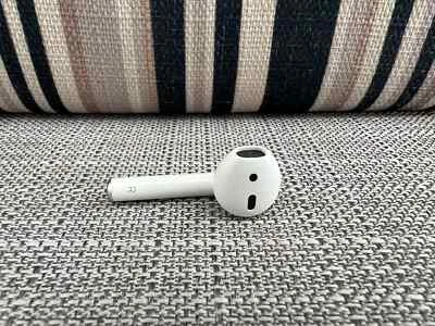 Genuine 100% Original Right Apple AirPod 2nd Generation In-Ear Headphone A2032 - Image 1 of 3