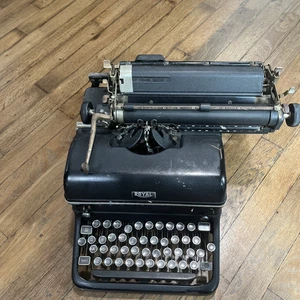 Not Tested Royal Vintage Typewriter - Picture 1 of 9