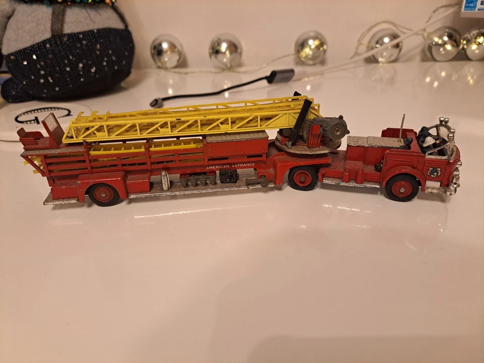 Corgi Major Toys 1153 - American La France Aerial Rescue Tractor Fire Truck.  - Image 1 of 4