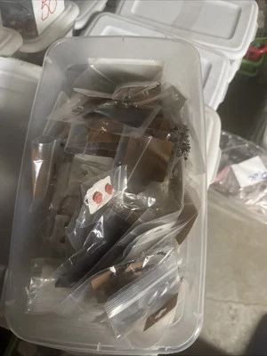 Lote de joyas al por mayor - 40 pares de pendientes de alta calidad vendedor de EE. UU. envío rápido Foto 1 de 2