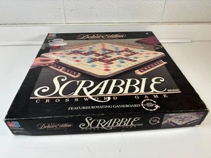 Gioco da tavolo Scrabble Crossword edizione Deluxe con tabellone girevole completo - Foto 1 di 12