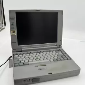 Vintage Toshiba Satellite Pro 435CDS Laptop 11,3" PA1230U mit eingeschaltetem Kabel - Bild 1 von 14
