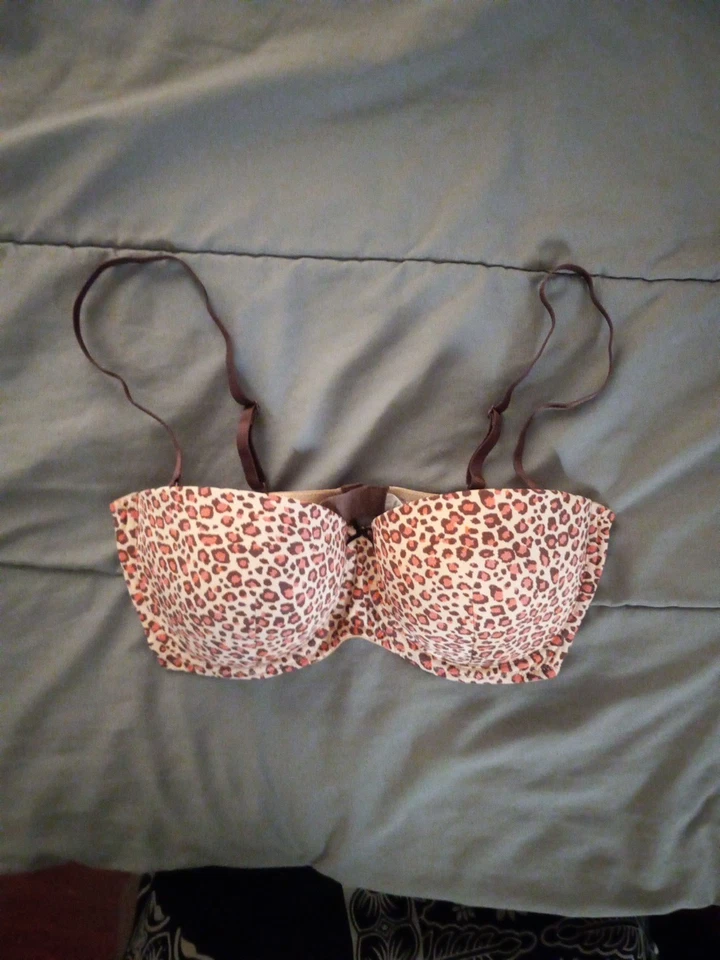 Sujetador push-up con estampado animal para mujer - marrón/rosa, convertible sin tirantes - usado Foto 1 de 3