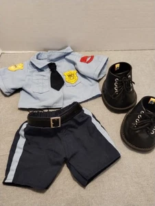 Build a Bear Werkstatt Polizist Uniform BBPD mit Schuhen - Bild 1 von 6
