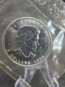 2004 Canada $5 Silver Maple Leaf – 1 oz .9999 Fine – BU-Key Portrait Transition - Picture 1 of 2