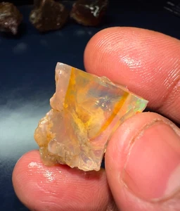 36 Carat Ethiopian Welo Opal – Stunning Raw Gemstone with Vibrant Multi-Color - Picture 1 of 8