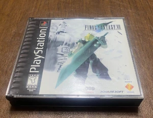 Final Fantasy VII (PlayStation 1, 1997) Black Label PS1 3 Disc mit Fehldruck - Bild 1 von 8