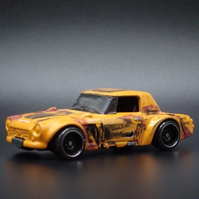 Datsun Fairlady 2000 1967-1970 Modello Auto Diecast In Scala 1:64 Abbandonata - Immagine 1 di 4