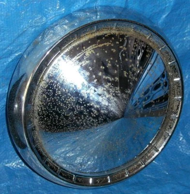 RF985 1950's 1960's Pontiac Hubcap Dog Dish - Image 1 of 2