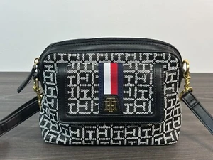 NWT` Tommy Hilfiger Crossbody Purse Monogram Logo crossbody bag Black - Picture 1 of 16