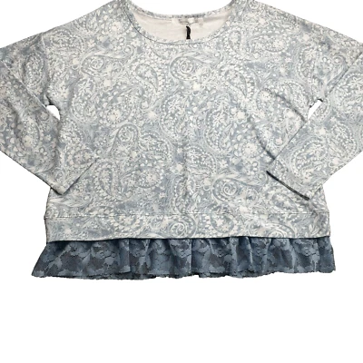 Camiseta deportiva de cachemira con encaje 89th & Madison para mujer talla grande azul y blanco Foto 1 de 4