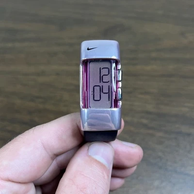 Reloj digital para mujer NIKE WC0061 Mettle Press estuche de aluminio rosa años 90 Y2K Foto 1 de 4