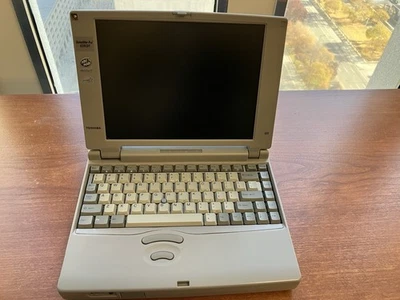 Vintage Toshiba Satellite Pro 420CDT Laptop Intel 100 MHz 11.3" LCD CD Rom drive - Image 1 of 4