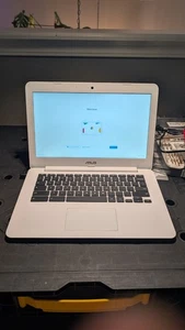 ASUS Chromebook C300M - 13.3" - Intel Celeron N2830 - 2GB RAM - 16GB SSD - Azul - Imagen 1 de 5