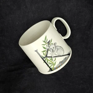 Taza de café Anthropologie Balducci monograma alfabeto letra K amor koala - Imagen 1 de 8