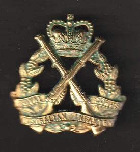 Vietnam General Service Royal Aust Infantry Corps lapel badge with Queens Crown - Picture 1 of 2