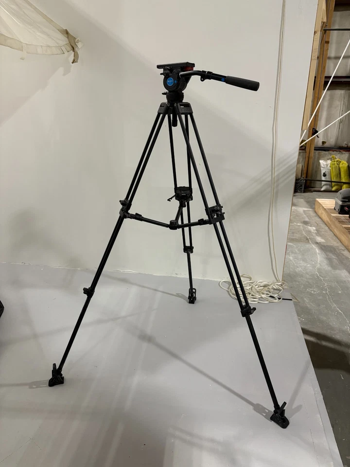 Kit Trípode Video Benro H8 con Patas de Aluminio + Cabezal Giratorio Placa de Liberación Rápida Foto 1 de 4