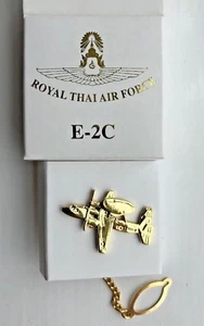 E-2C HAWKEYE AEW LUFTFAHRTKRAWATTE PIN ROYAL THAI LUFTWAFFE - Bild 1 von 3