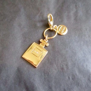 Chanel Charm Nr. 5 Parfum Flakon Charm mit Verschluss und CC Logo - GWP Chanel Charm - Bild 1 von 3