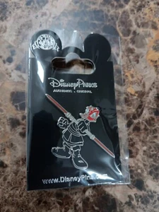 DISNEY STAR WARS MYSTERY PIN DONALD DUCK AS SITH DARTH MAUL WITH LIGHTSABER - Picture 1 of 1