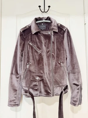 Chaqueta de moto de terciopelo púrpura Lucky Brand bolsillos con cremallera talla pequeña Foto 1 de 4