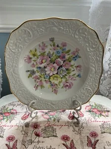 Schumann Arzberg Bavaria quadratischer Teller mit Blumenprägung 10,5" rosa blau - Bild 1 von 4