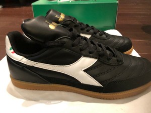 diadora gold stripe trainers