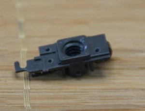 NIKON S230 COMPACT CAMERA PARTS: TRIPOD THREAD. - Picture 1 of 1