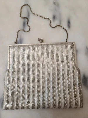 Bolso de noche vintage plateado y blanco con cuentas asa de cadena Foto 1 de 4
