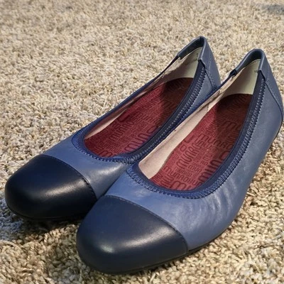 Munro Danielle Leather/Patent Toe Flats Women's Slip On Size- 7.5 Wide Blue - Image 1 of 4