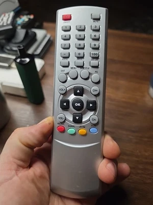 Channel Master Antenna Tuner Remote Control TESTED AND WORKING - Miss Bat Cover! - Image 1 of 4