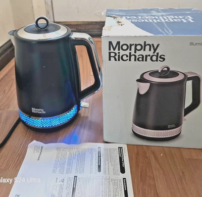 Hervidor de agua jarra de iluminación Morphy Richards 108020 - negro, 1,7 litros Foto 1 de 4