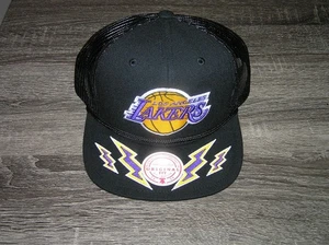 Gorra ajustable Mitchell & Ness Trucker Snapback de Los Angeles Lakers Recharge - Imagen 1 de 7
