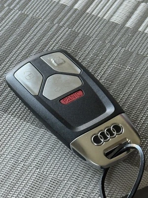 Used Original OEM 2022 Audi s4 key fob Genuine - Image 1 of 3
