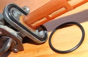 YAMAHA PETCOCK BASE GASKET/SEAL XS1100 XT250 XV750 XV700 VIRAGO XJ550 XJ750  - Image 1 of 2