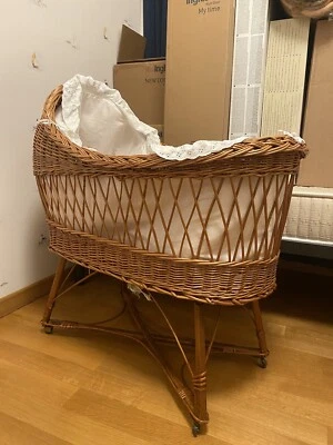 Culla Vimini Vintage Con Materassini nuovi - Immagine 1 di 3