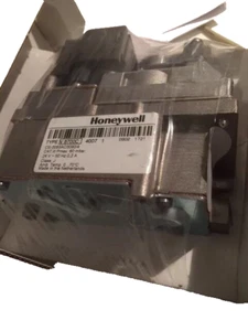Remeha De Dietrich HONEYWELL V8700C4023U GASREGELBLOCK V8700C 4007 1 - Picture 1 of 2