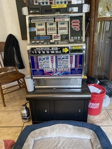 IGT S2000  Red White & Blue Slot MACHINE - Picture 1 of 3