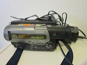 SONY HANDYCAM CCD-TR86 VIDEO 8 8MM CAMCORDER - Picture 1 of 3