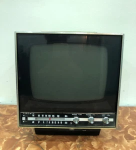 Crown 31 Vintage Transistor TV & FM/AM 2 Band Radio 9TV-304 - For Parts - Picture 1 of 24
