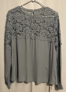 Blusa H&M con canesú de encaje en polvo azul talla 14 nueva con etiquetas - Imagen 1 de 5