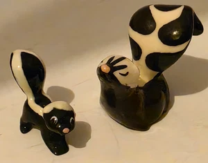Vintage Hagen Renaker? Skunk Adult & Baby Miniature Ceramic Figurine 1.5" - Picture 1 of 9