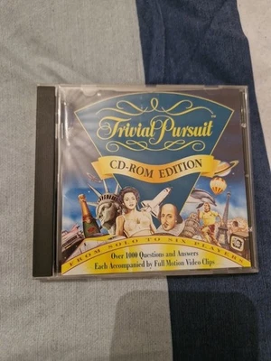 TRIVIAL PURSUIT Classic Board Game CD-ROM EDITION Windows 95+ Hasbro Video Quiz - Image 1 of 4