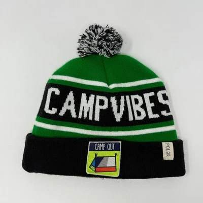 POLER Camp Vibes Gorro Sombrero Pom Hecho en EE. UU. Negro Verde Rayas Camping Out Parche Foto 1 de 4