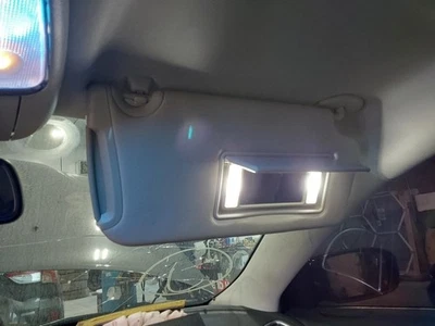 Used Right Sun Visor fits: 2019 Chrysler 300 illuminated w/o sunroof w/o garage Foto 1 de 4