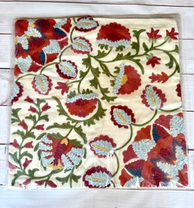 Funda de almohada bordada Pottery Barn Delilah 18"x18" - Imagen 1 de 7